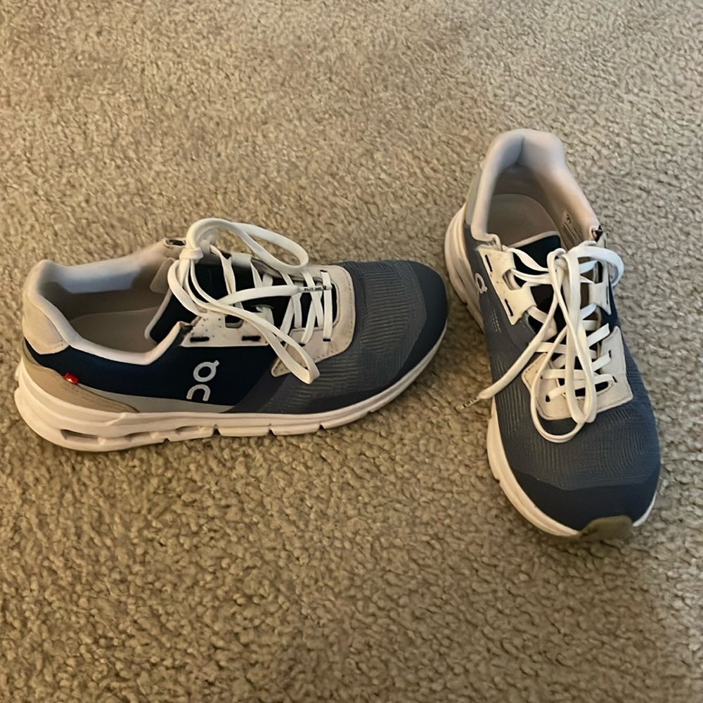 On Running/On Cloud Women’s Clouddrift running shoe